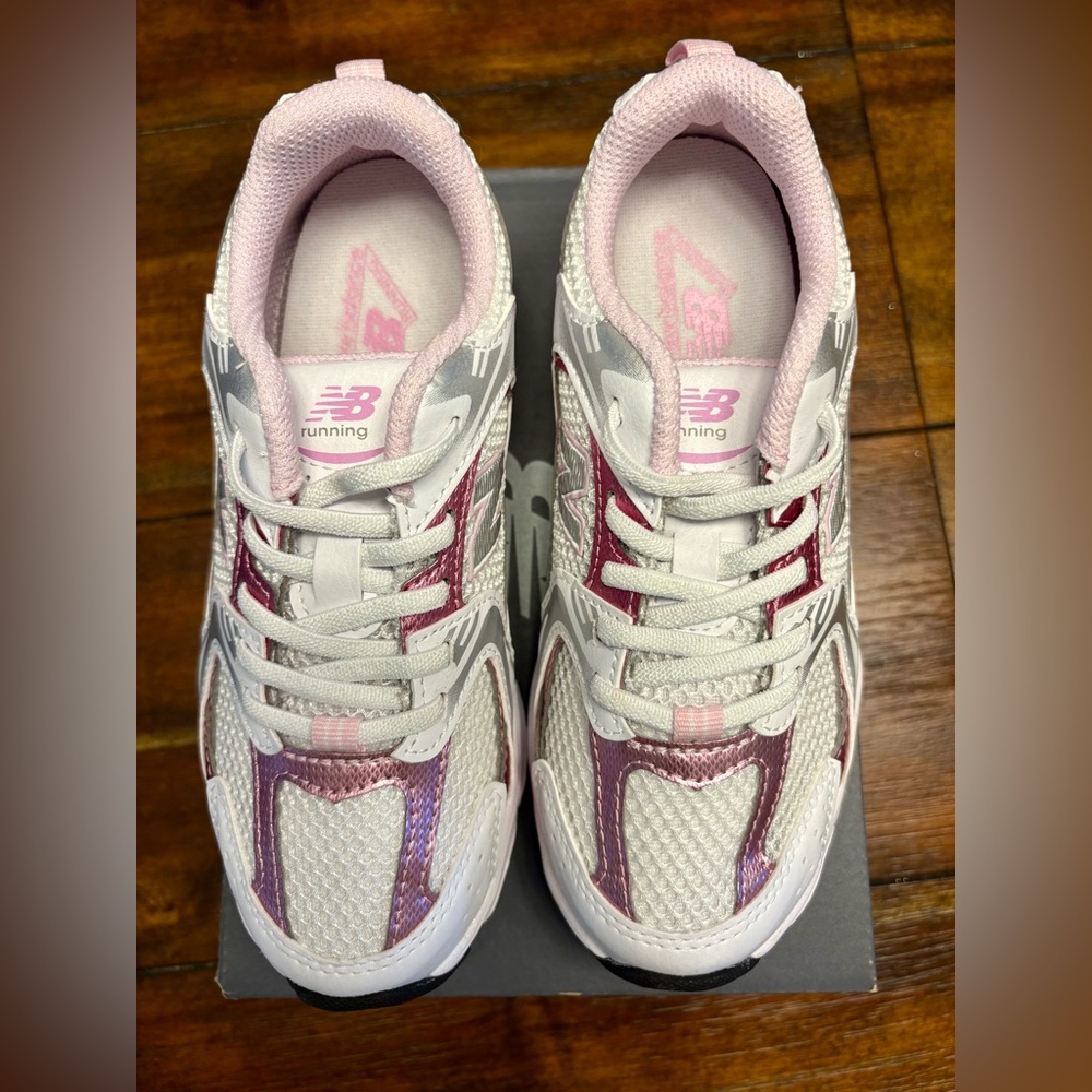 Brand new SIZE 1 Youth Girls' Little Kids' New Balance 530 Casual Shoes - Picture 4 of 9